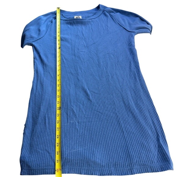 We The Free Free People Waffle Knit Tunic Top Blue Long Sleeve Raw Hem - Picture 4 of 6